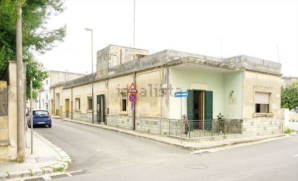 casa indipendente in vendita a Scorrano