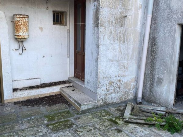 casa indipendente in vendita a Scorrano