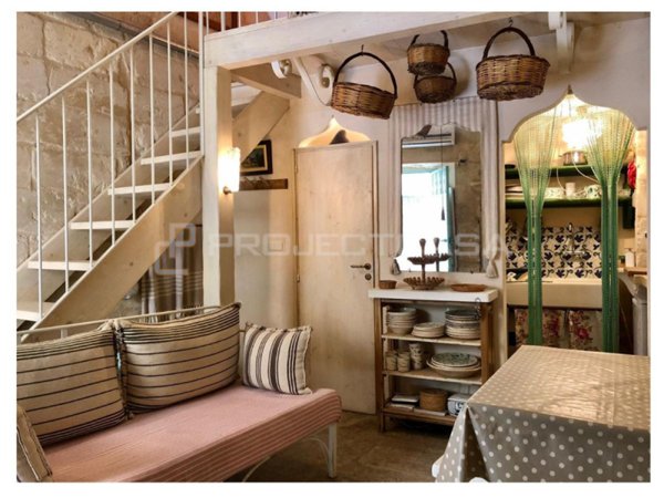 casa indipendente in vendita a Scorrano