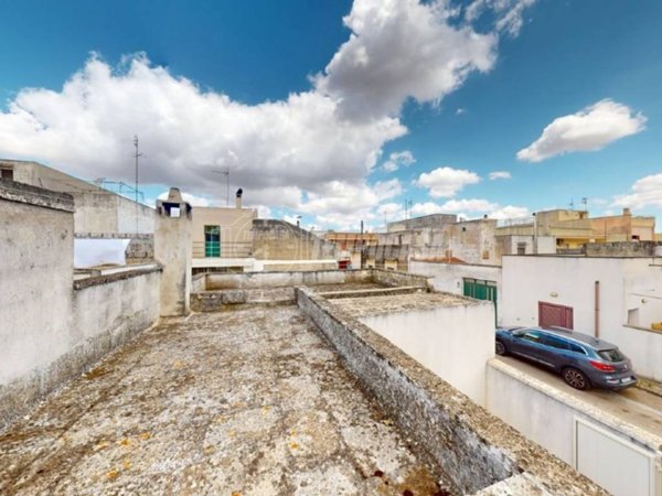 casa indipendente in vendita a Scorrano