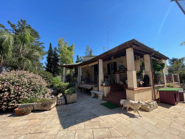 casa indipendente in vendita a Scorrano