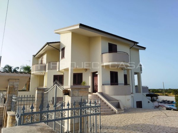 casa indipendente in vendita a Scorrano