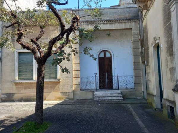 casa indipendente in vendita a Scorrano