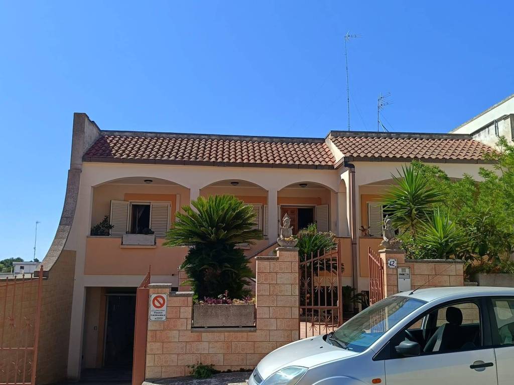 casa indipendente in vendita a Scorrano