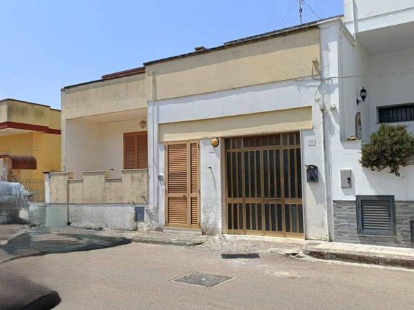 casa indipendente in vendita a Scorrano