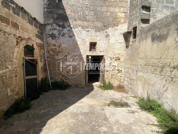 casa indipendente in vendita a Scorrano