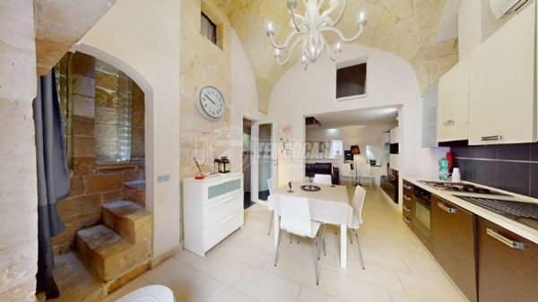 casa indipendente in vendita a Scorrano
