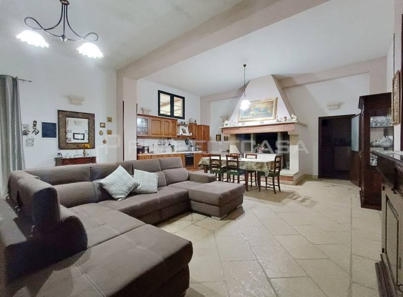 casa indipendente in vendita a Scorrano