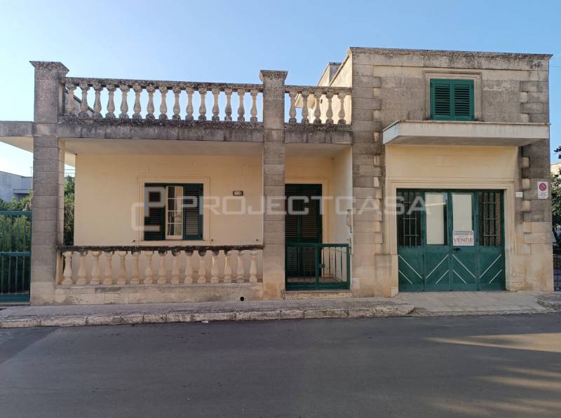 casa indipendente in vendita a Scorrano