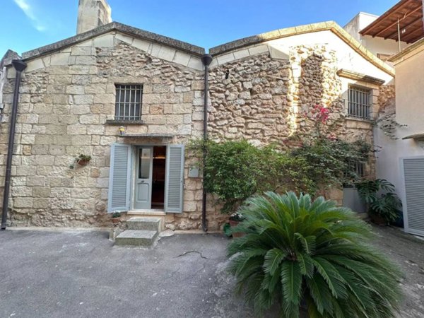 casa indipendente in vendita a Scorrano