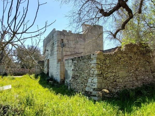 casa indipendente in vendita a Scorrano