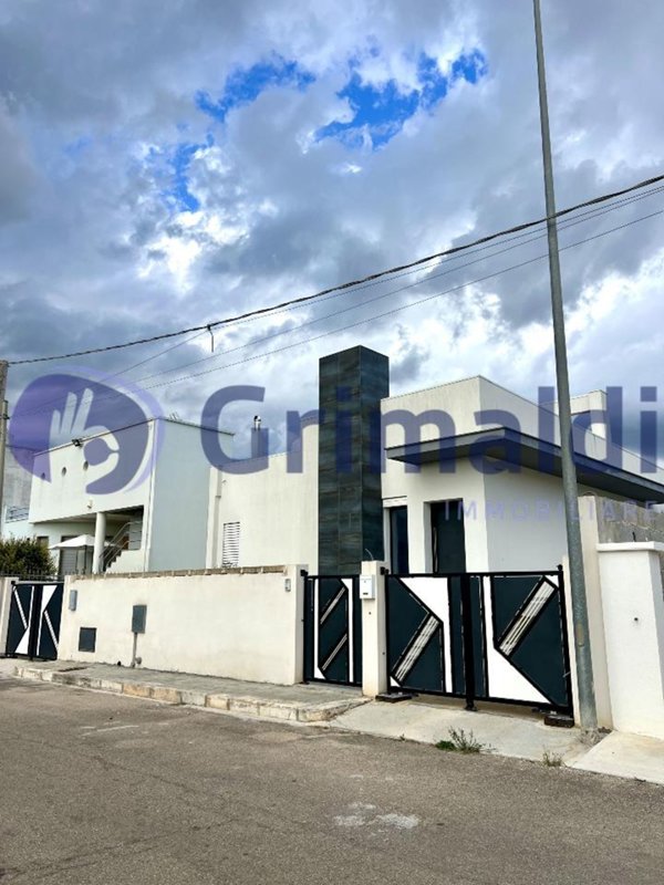 casa indipendente in vendita a Scorrano