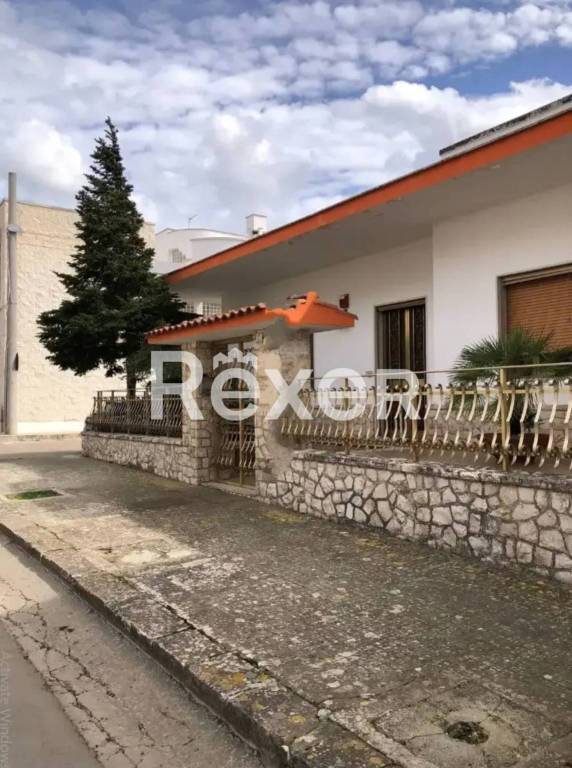 casa indipendente in vendita a Scorrano