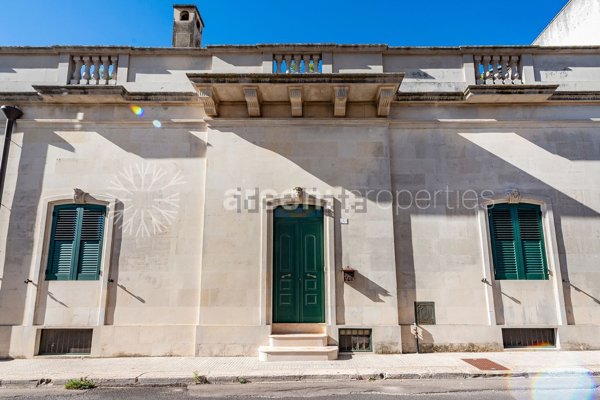 casa indipendente in vendita a Scorrano