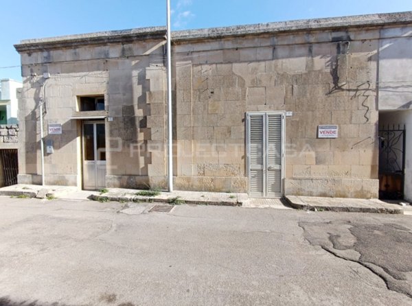 casa indipendente in vendita a Scorrano