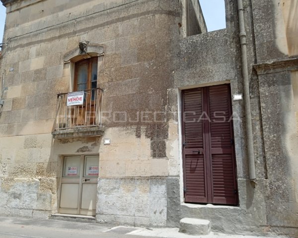 casa indipendente in vendita a Scorrano