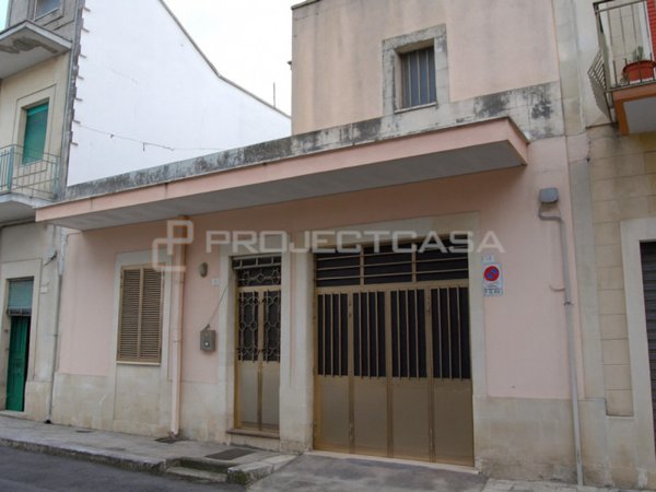 casa indipendente in vendita a Scorrano