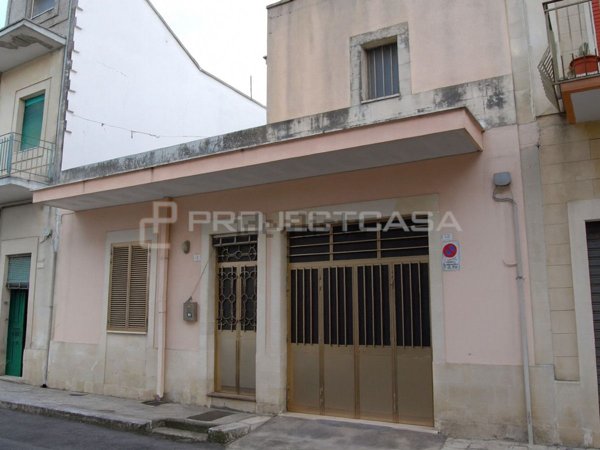 casa indipendente in vendita a Scorrano