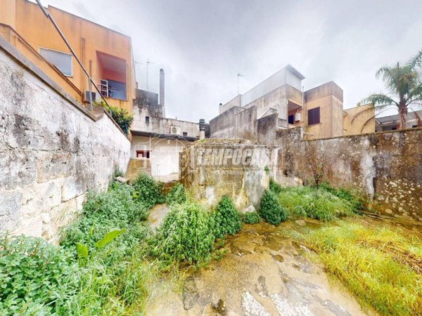 casa indipendente in vendita a Scorrano