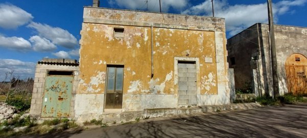 casa indipendente in vendita a Scorrano
