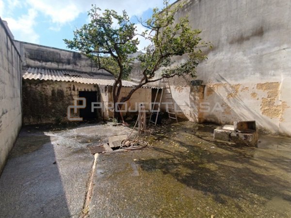 casa indipendente in vendita a Scorrano