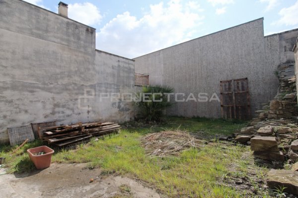 casa indipendente in vendita a Scorrano