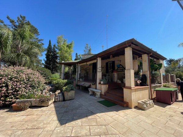 casa indipendente in vendita a Scorrano