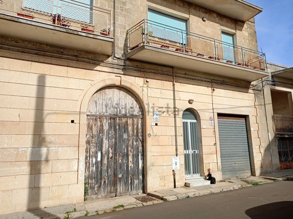 casa indipendente in vendita a Scorrano