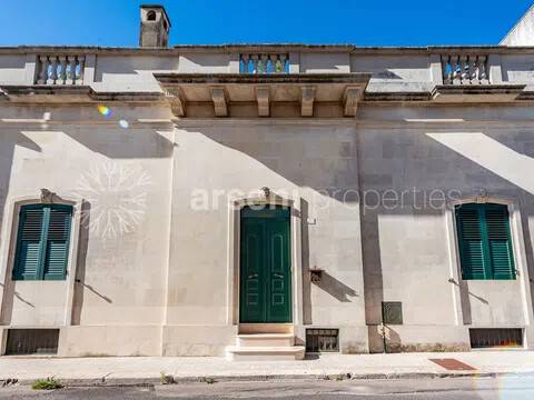 casa indipendente in vendita a Scorrano