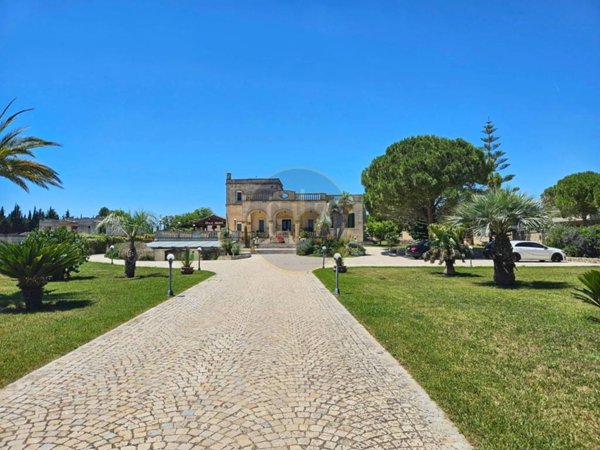 casa indipendente in vendita a Scorrano