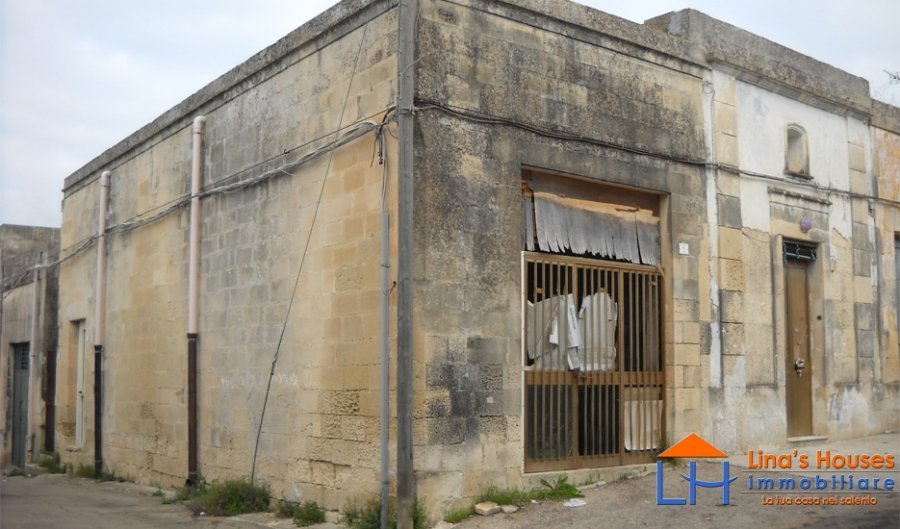 casa indipendente in vendita a Scorrano