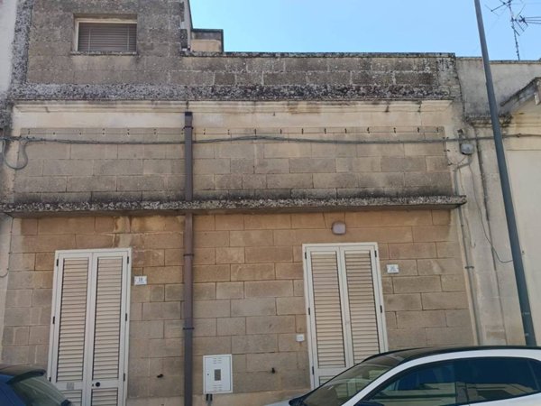 casa indipendente in vendita a Scorrano