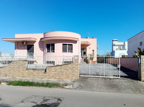casa indipendente in vendita a Scorrano
