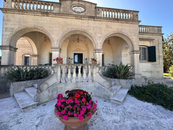 casa indipendente in vendita a Scorrano