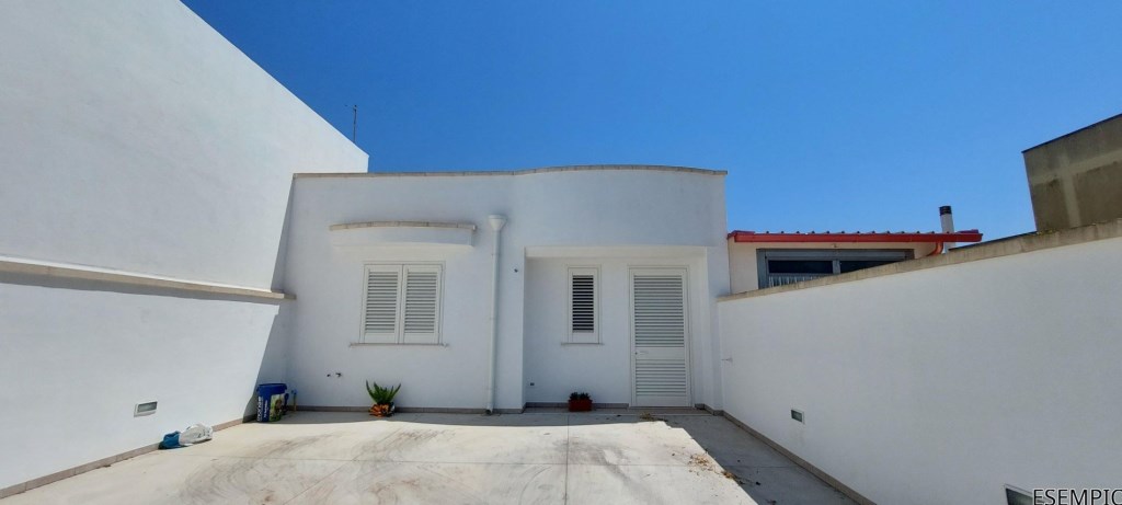 casa indipendente in vendita a Scorrano