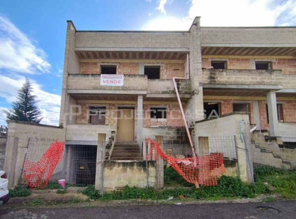casa indipendente in vendita a Scorrano