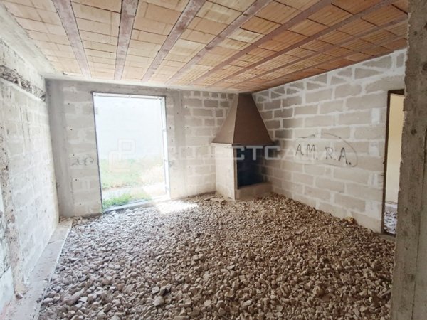 casa indipendente in vendita a Scorrano