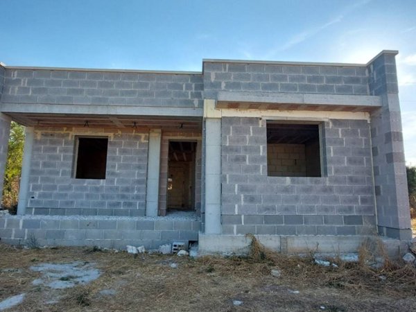casa indipendente in vendita a Scorrano