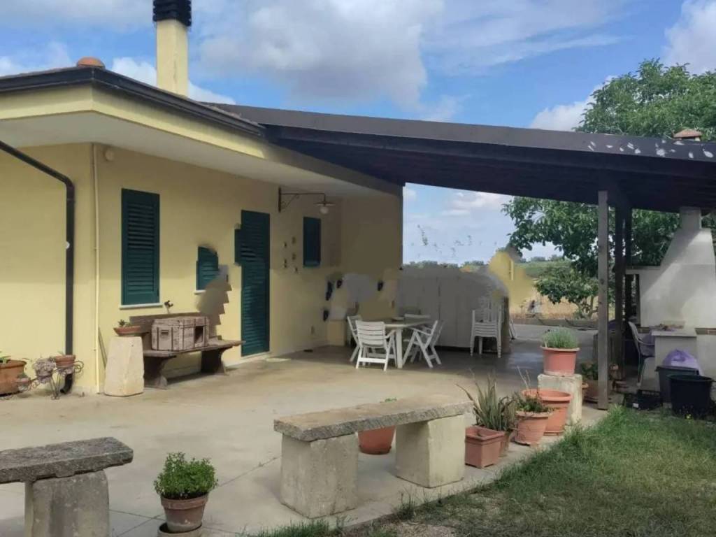 casa indipendente in vendita a Sogliano Cavour