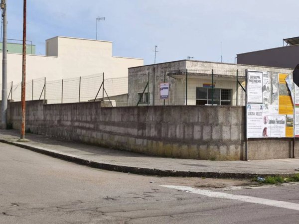 locale commerciale in vendita a Sogliano Cavour