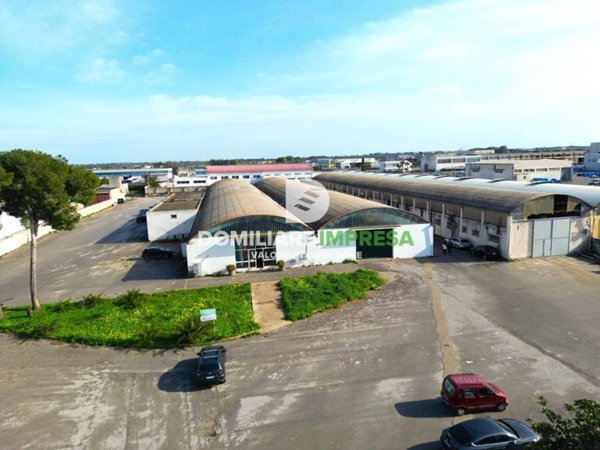 locale commerciale in vendita a Soleto