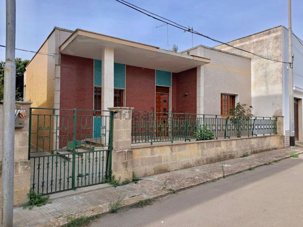 casa indipendente in vendita a Soleto