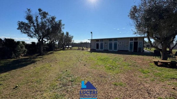 locale commerciale in vendita a Soleto