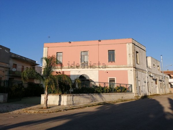 locale commerciale in vendita a Soleto