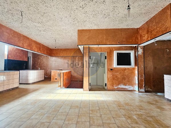 locale commerciale in vendita a Soleto