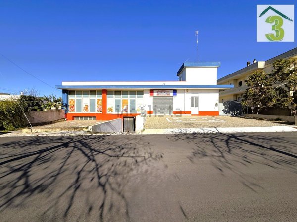 locale commerciale in vendita a Specchia