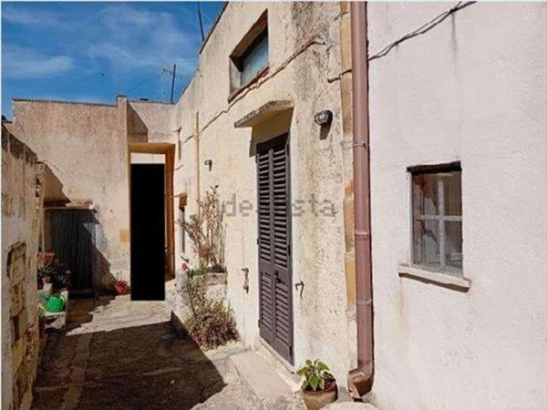 casa indipendente in vendita a Spongano