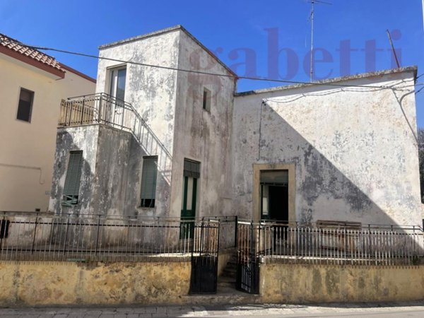 casa indipendente in vendita a Spongano
