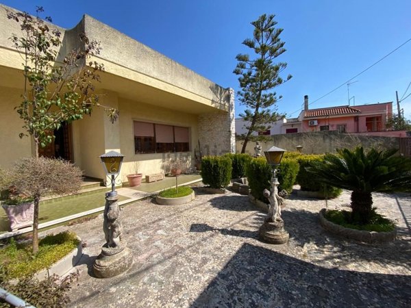 casa indipendente in vendita a Spongano