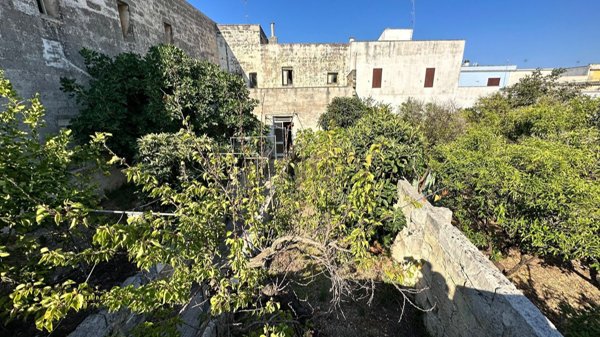 casa indipendente in vendita a Spongano